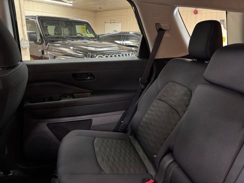 Used 2025 Nissan Pathfinder SV FWD image 42