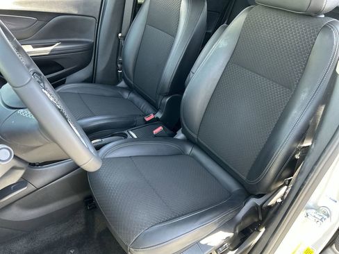 Used 2021 Buick Encore Preferred FWD image 19