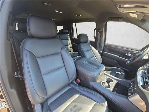 Used 2024 Chevrolet Suburban LS RWD image 22