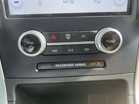 Used 2022 Ford Edge SE image 20