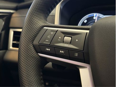 Used 2025 Mitsubishi Outlander 4WD Plug-In Hybrid image 18