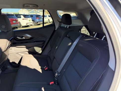 Used 2024 GMC Terrain SLE image 7