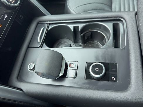 Used 2024 Land Rover Discovery S image 32