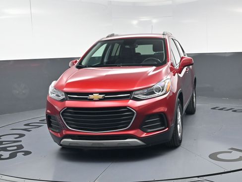 Used 2020 Chevrolet Trax LT w/ Driver Confidence Package image 5