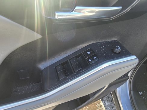 Certified 2023 Toyota Highlander XLE image 17