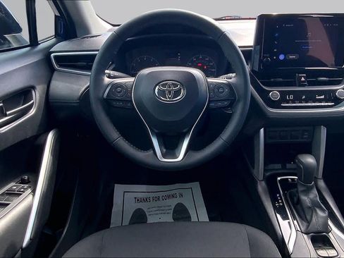 Used 2024 Toyota Corolla Cross LE FWD image 6