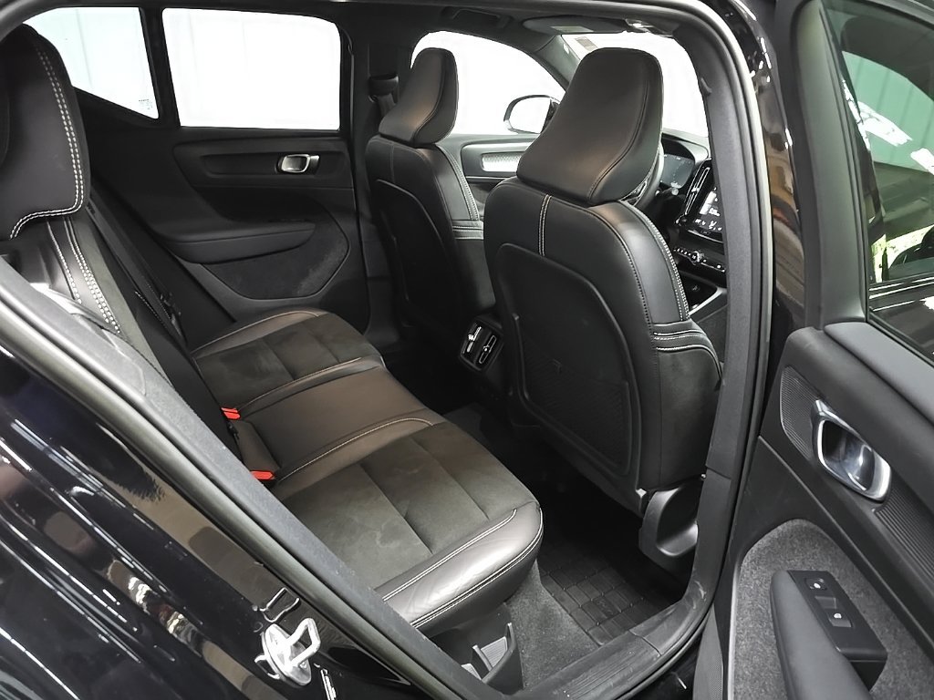Used 2022 Volvo XC40 T5 R-Design w/ Climate Package AWD/4WD image 19