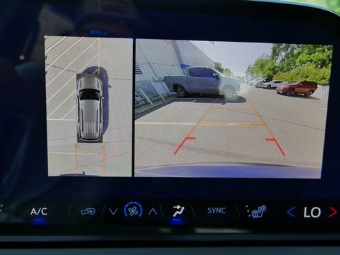 New 2026 Chevrolet Traverse LT w/ Enhanced Driving Package image 16