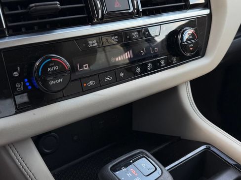 Used 2022 Nissan Pathfinder Platinum w/ Lighting Package (N92) FWD image 20