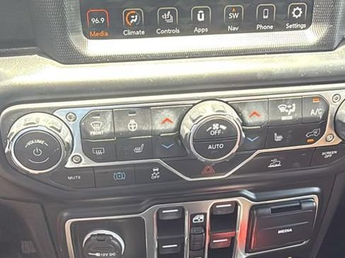 Used 2022 Jeep Wrangler Unlimited Sahara w/ Cold Weather Group AWD/4WD image 20