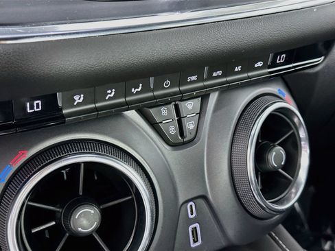Used 2023 Chevrolet Blazer LT AWD/4WD image 17