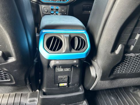 Used 2022 Jeep Wrangler Unlimited Rubicon 4xe w/ Cold Weather Group AWD/4WD image 36