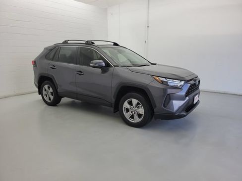 Used 2023 Toyota RAV4 XLE w/ Convenience Package FWD image 4