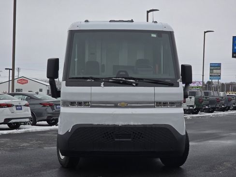 New 2025 Chevrolet Brightdrop 600 w/ Power Door Package image 6