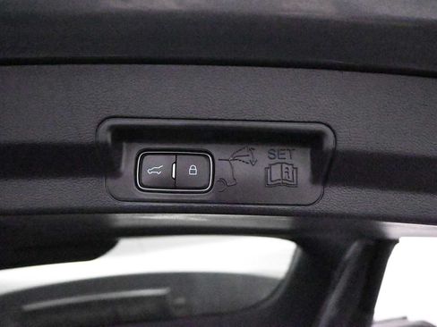Used 2021 Ford Explorer Limited w/ Equipment Group 301A AWD/4WD image 31
