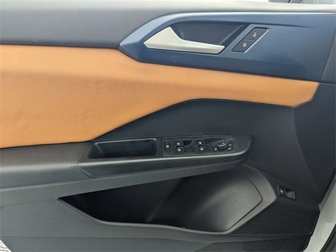 Used 2022 Volkswagen Taos SE image 30