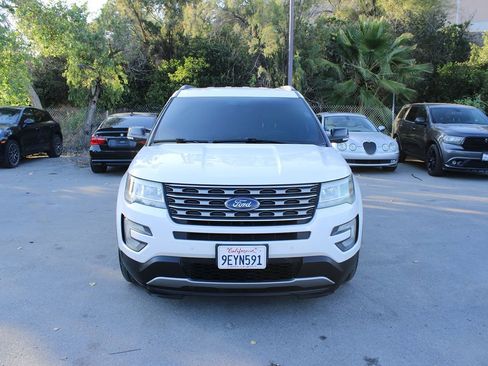 Used 2016 Ford Explorer XLT w/ Equipment Group 202A FWD image 2