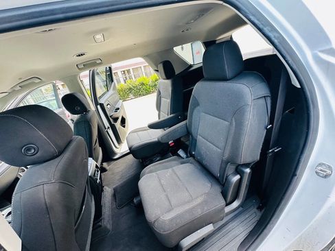 Used 2019 Chevrolet Traverse LT FWD image 20