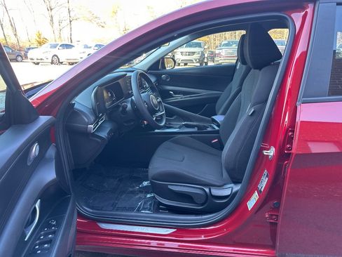 Used 2024 Hyundai Elantra SE image 8