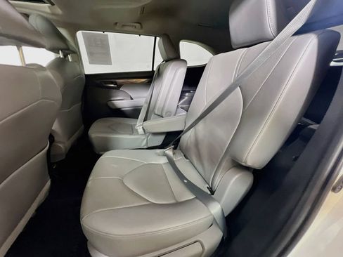 Certified 2023 Toyota Highlander Limited AWD/4WD image 23