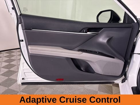 Used 2021 Toyota Camry LE image 9