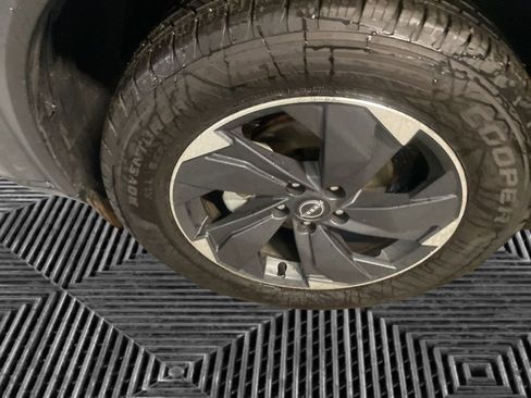 Used 2024 Nissan Rogue SV image 33