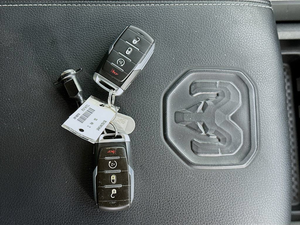 Used 2022 RAM 1500 Laramie AWD/4WD image 34