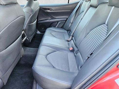 Used 2019 Toyota Camry SE image 18