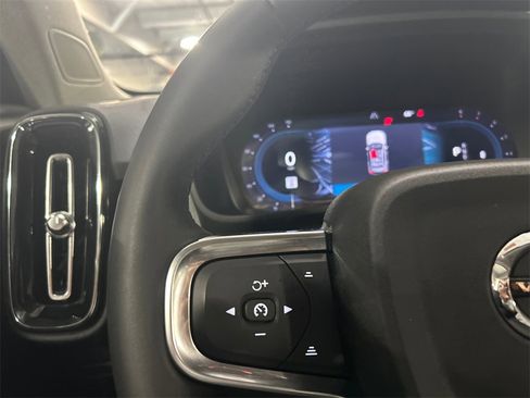 Certified 2025 Volvo XC40 B5 Core image 13