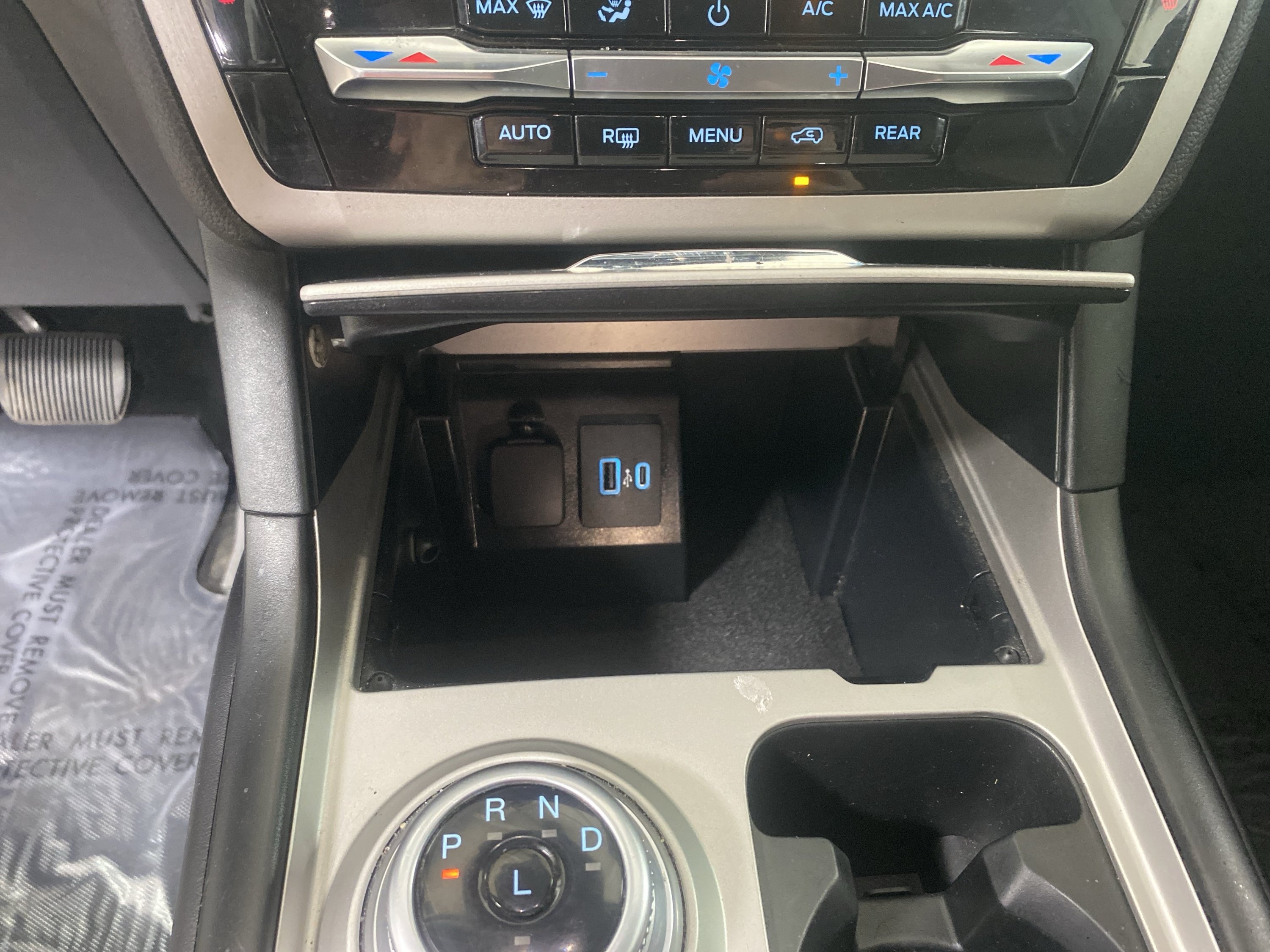 Used 2023 Ford Explorer XLT AWD/4WD image 24