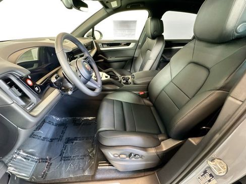 Used 2026 Porsche Cayenne AWD/4WD image 5