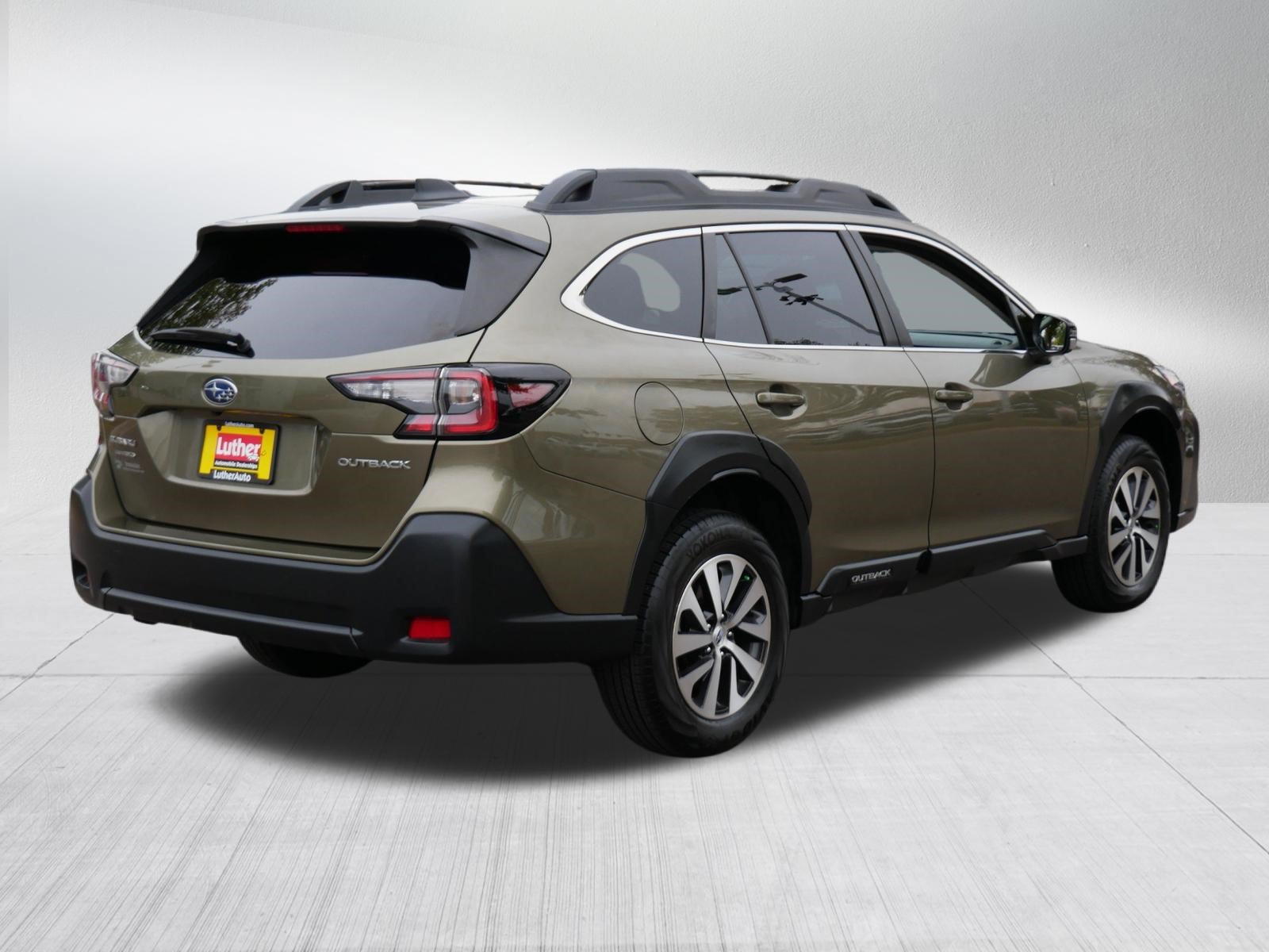 Used 2025 Subaru Outback Premium AWD/4WD image 7