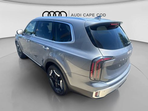 Used 2023 Kia Telluride EX w/ EX Captain's Chair Package AWD/4WD image 6