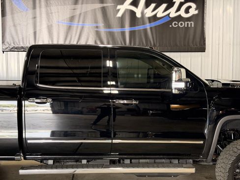 Used 2018 GMC Sierra 2500 SLT w/ Duramax Plus Package AWD/4WD image 28