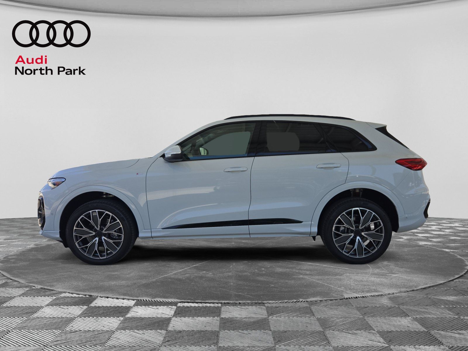 New 2026 Audi Q5 Premium Plus AWD/4WD image 2