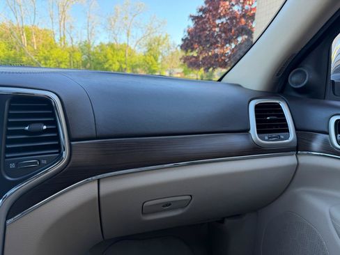 Used 2014 Jeep Grand Cherokee Overland AWD/4WD image 29