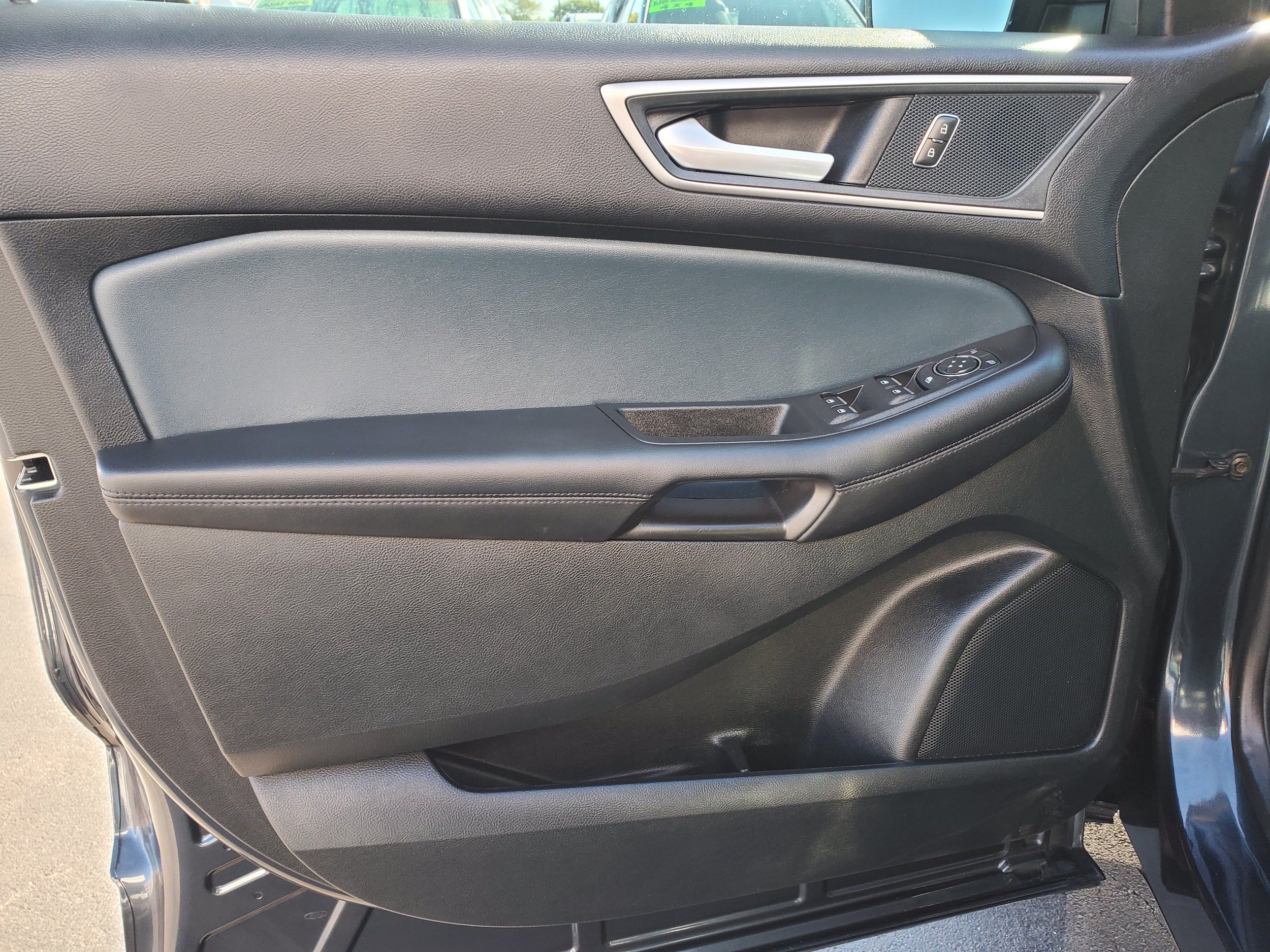 Used 2024 Ford Edge SEL w/ Sport Appearance Package AWD/4WD image 9