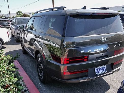 Used 2025 Hyundai Santa Fe SEL FWD image 11