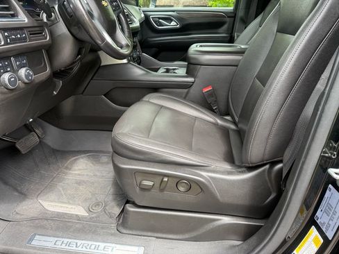 Used 2022 Chevrolet Suburban LT AWD/4WD image 16
