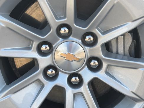 Used 2025 Chevrolet Silverado 1500 LT RWD image 11