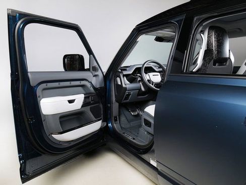 New 2026 Land Rover Defender 110 OCTA image 25