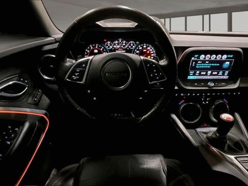 Used 2017 Chevrolet Camaro SS image 5