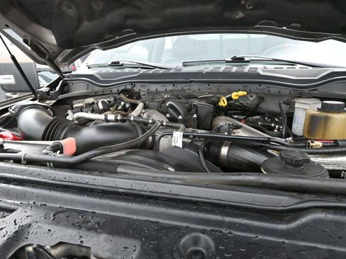 Used 2018 Ford F250 Lariat w/ Lariat Value Package image 32