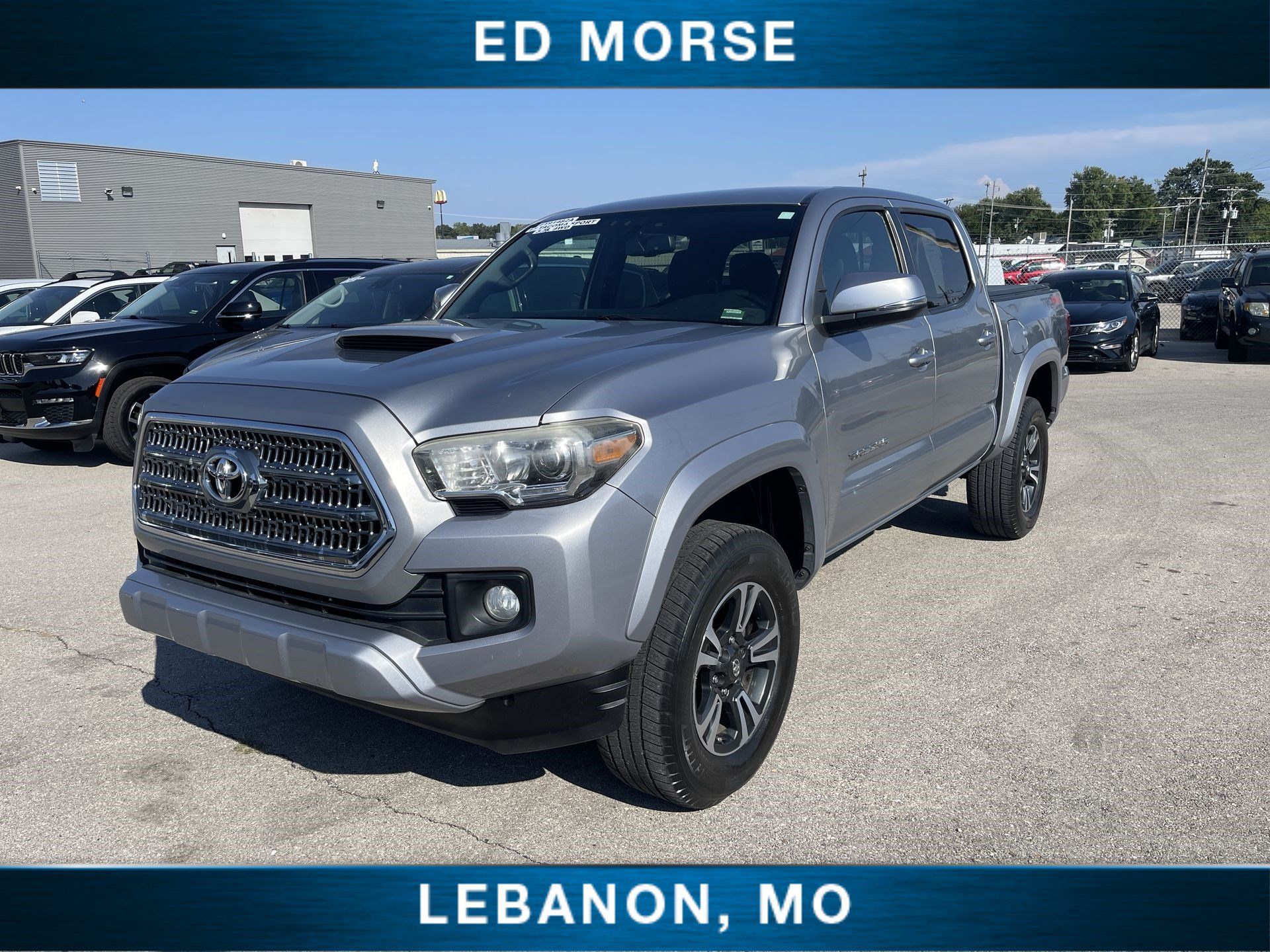 Used 2017 Toyota Tacoma TRD Sport w/ Tow Package (A/T) AWD/4WD image 1