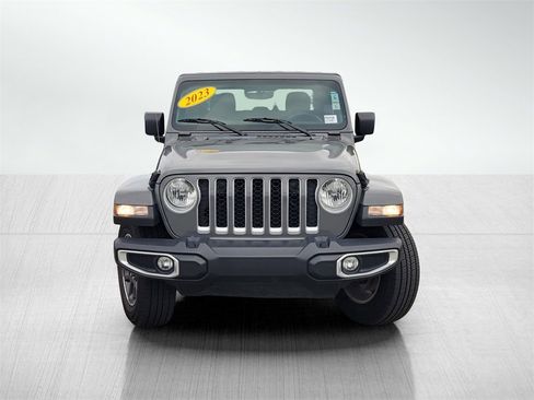 Used 2023 Jeep Gladiator Overland image 2