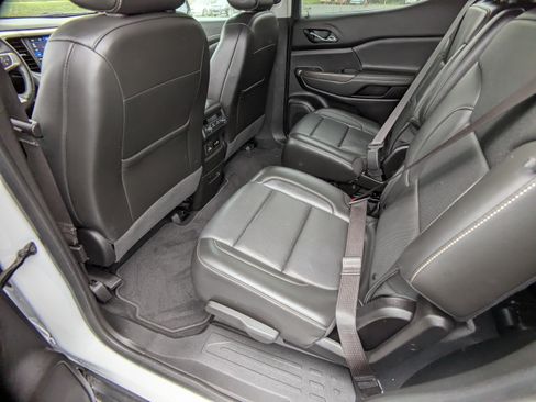 Used 2023 GMC Acadia SLT AWD/4WD image 16