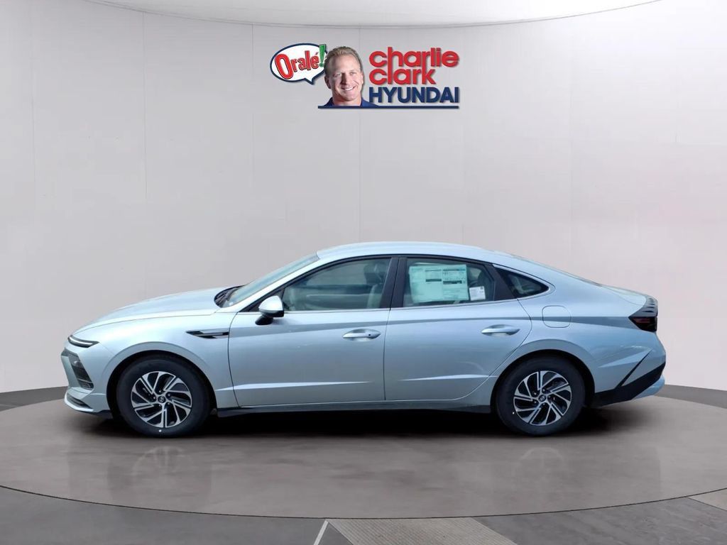 New 2026 Hyundai Sonata Blue FWD image 2