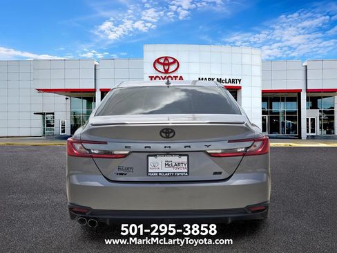 Used 2025 Toyota Camry SE FWD image 4