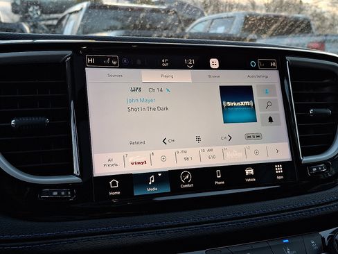 Used 2021 Chrysler Pacifica Touring-L w/ Uconnect Theater Family Group image 24