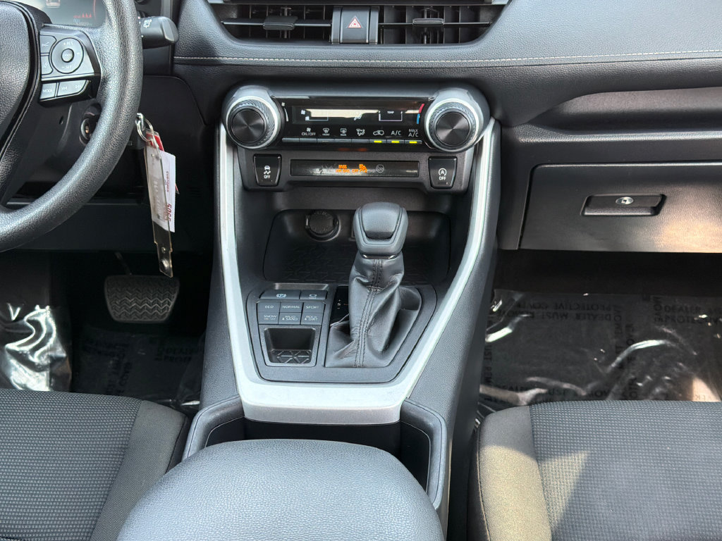 Used 2025 Toyota RAV4 LE AWD/4WD image 14